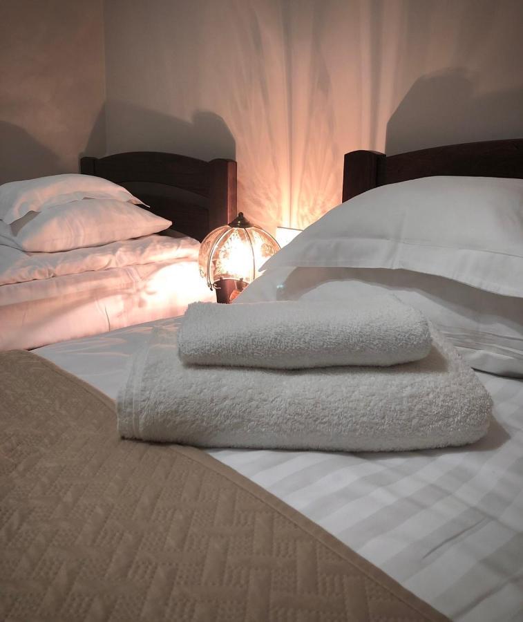 Atlant Hotel Uzhhorod Ngoại thất bức ảnh