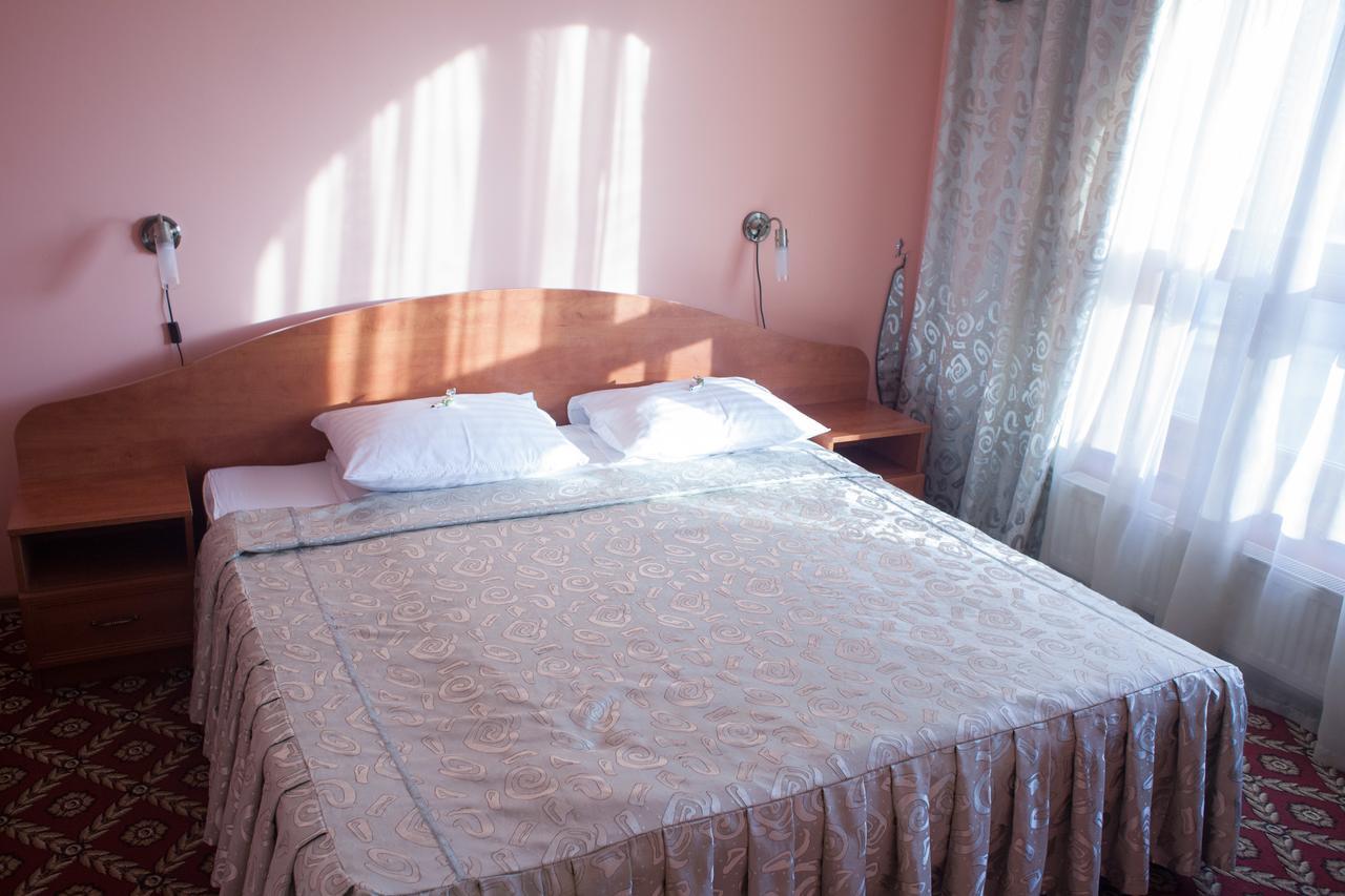 Atlant Hotel Uzhhorod Ngoại thất bức ảnh