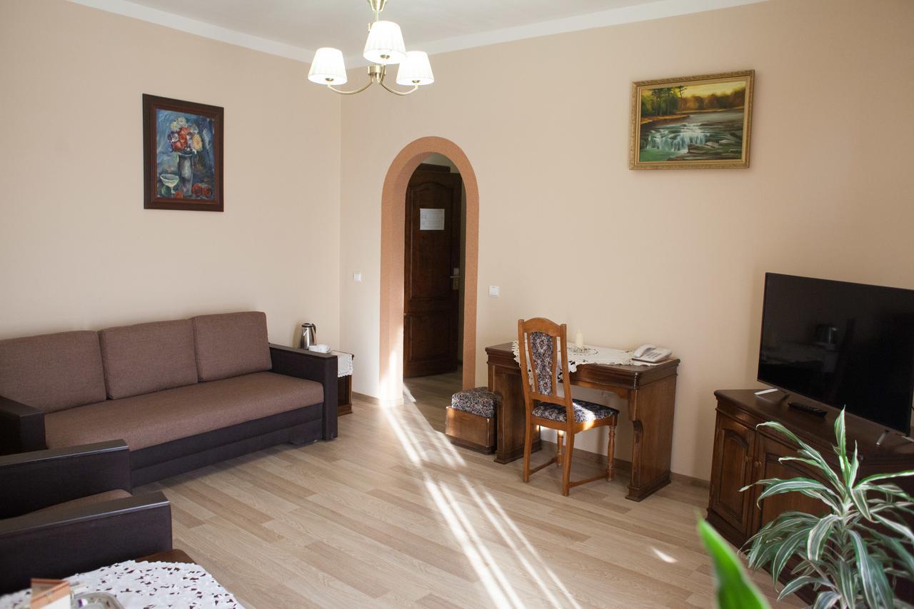 Atlant Hotel Uzhhorod Ngoại thất bức ảnh