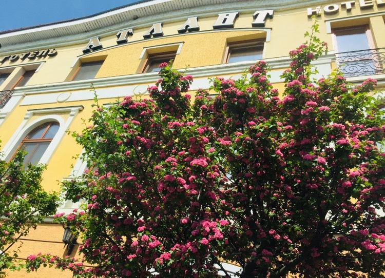 Atlant Hotel Uzhhorod Ngoại thất bức ảnh