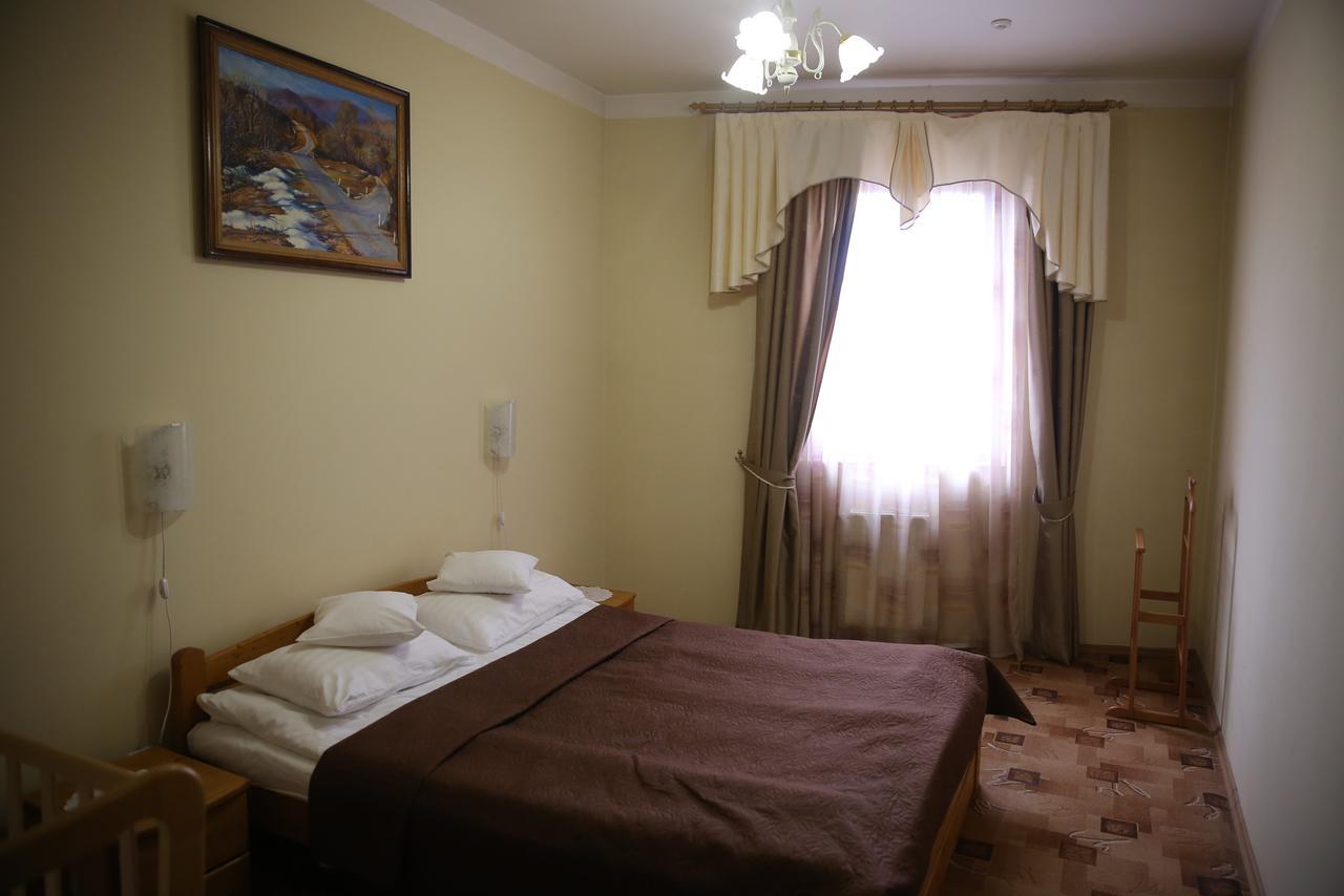 Atlant Hotel Uzhhorod Ngoại thất bức ảnh