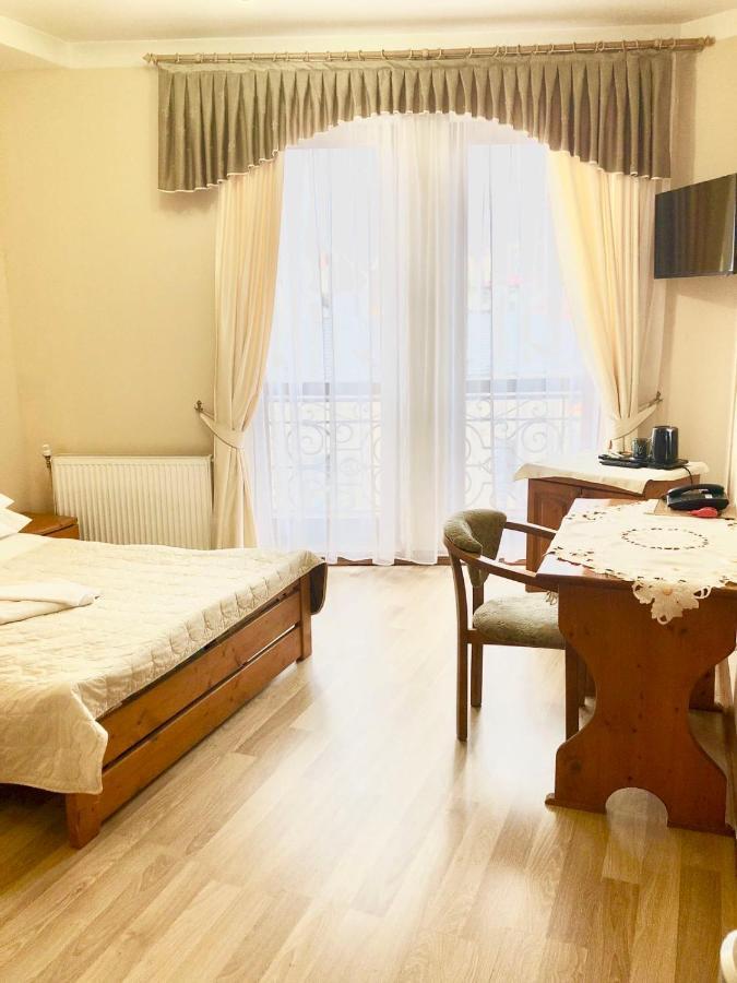 Atlant Hotel Uzhhorod Ngoại thất bức ảnh