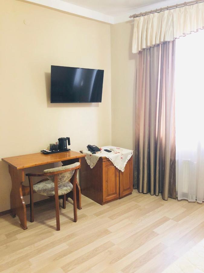 Atlant Hotel Uzhhorod Ngoại thất bức ảnh