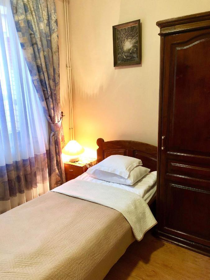 Atlant Hotel Uzhhorod Ngoại thất bức ảnh